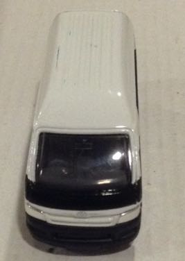 Isuzu Elf Amarillo señalamiento 