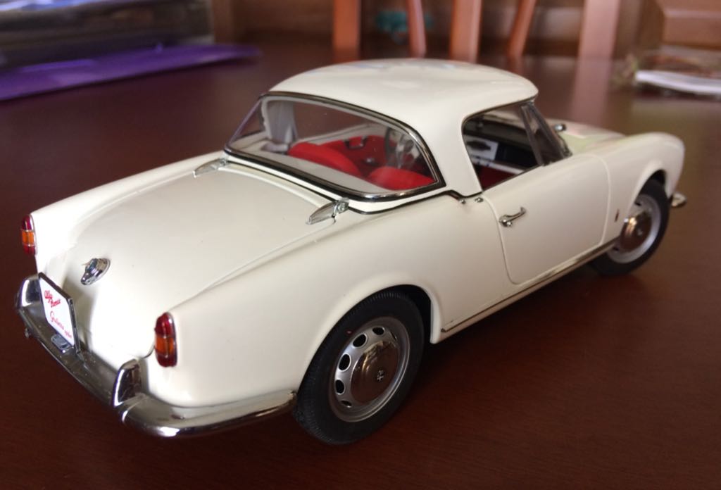 Alfa Romeo - Autoart toy car collectible - Main Image 2