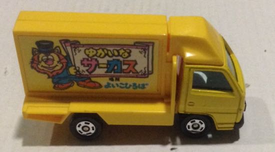 Isuzu Elf Amarillo - Tomica toy car collectible - Main Image 2