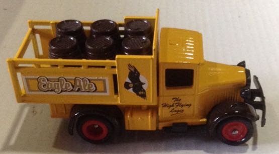 Ford Modelo T Camion Con Barriles Amarillo - Days Gone toy car collectible - Main Image 2