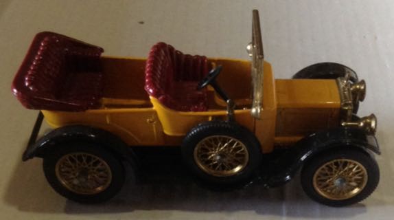 Daimler 1911 Amarillo - Days Gone toy car collectible - Main Image 2