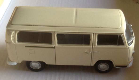 Volkswagen Type 2 Bus Crema - Welly toy car collectible - Main Image 2