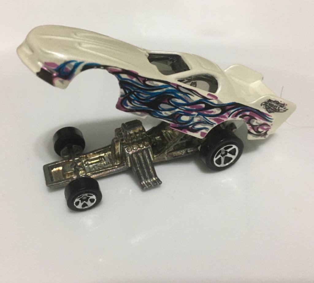 Firebird Funny Car - Hot Wheels Camouflage 5-pack toy car collectible - Main Image 2