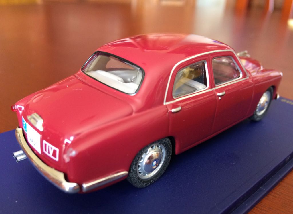 Alfa Romeo - M4 toy car collectible - Main Image 2