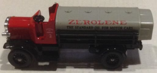 Camion Chevron Pipa Rojo Y Gris - Lledo toy car collectible - Main Image 2