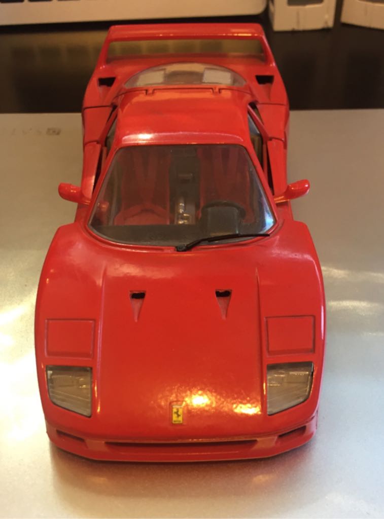 Ferrari F40 - Bburago toy car collectible - Main Image 2