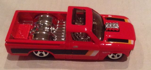 Custom ’72 Chevy Luv Roja - Hot Wheels toy car collectible - Main Image 2