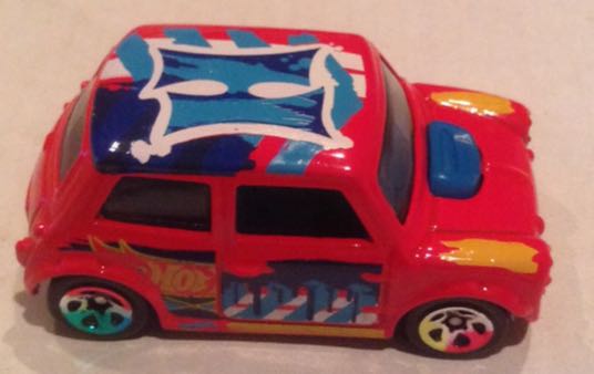 Morris Mini Rojo  - Hot Wheels toy car collectible - Main Image 2