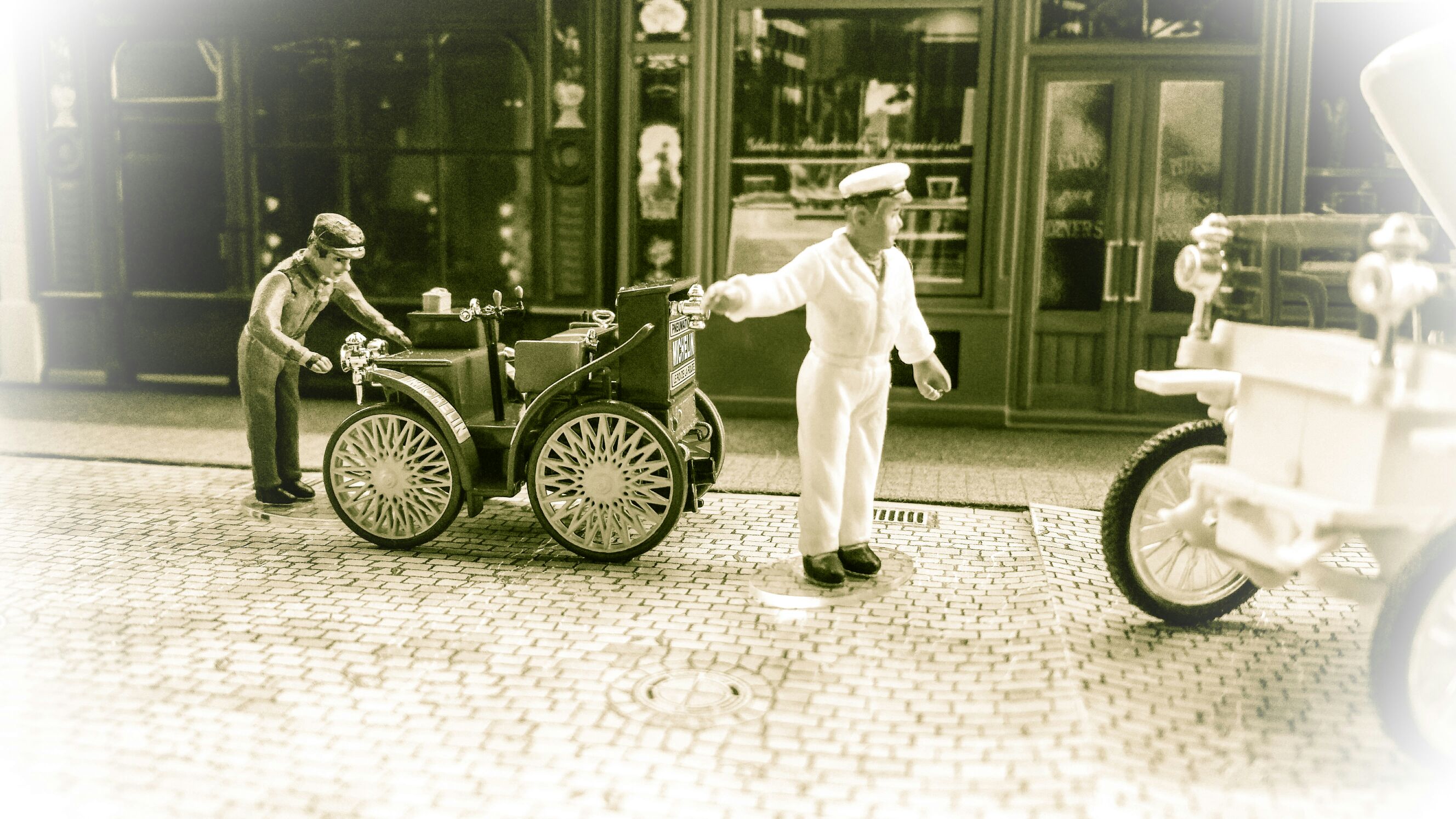 Michelin  L’éclair - Véhicules Michelin toy car collectible - Main Image 2