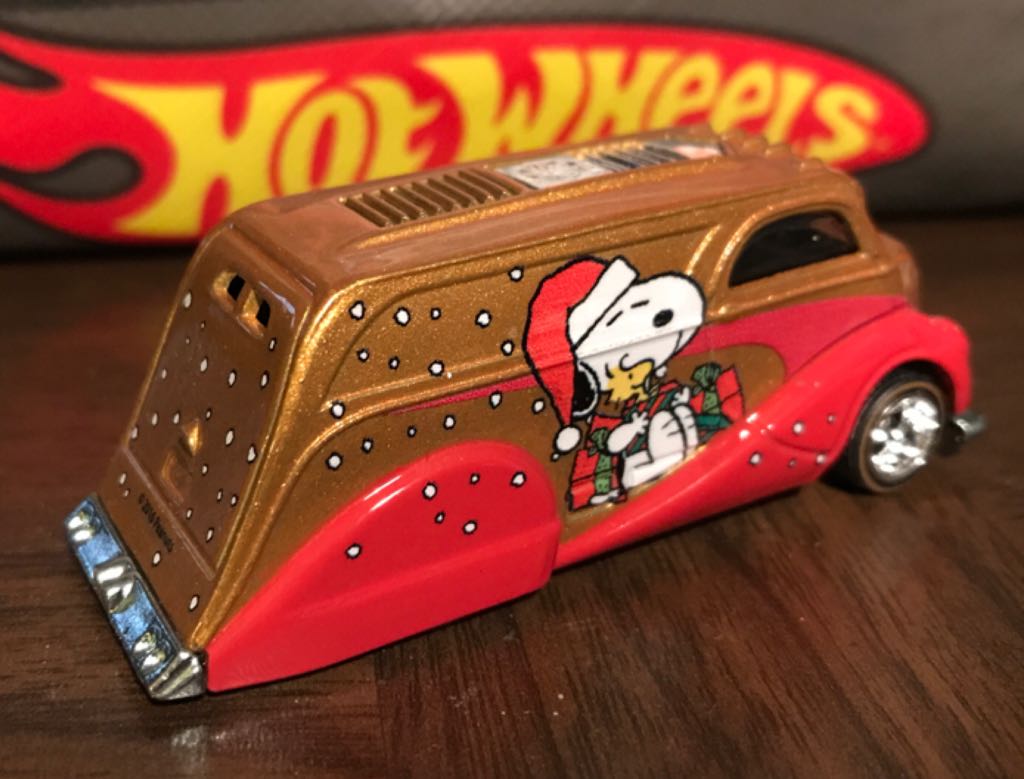 Deco Delivery - Pop Culture - Peanuts toy car collectible - Main Image 2