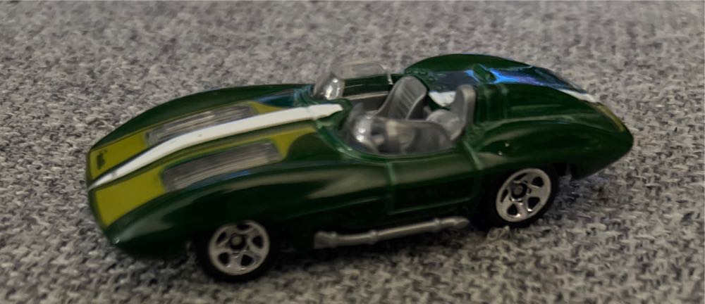 Corvette Stingray - HW Showroom toy car collectible - Main Image 2