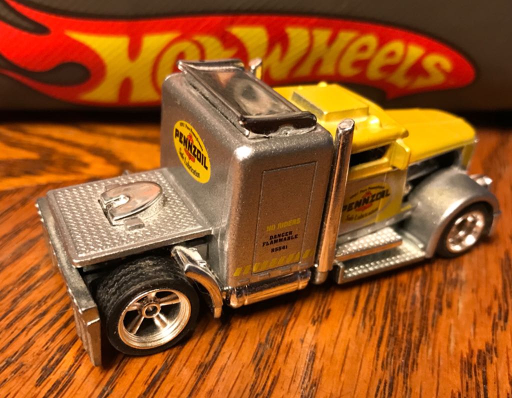 Convoy Custom - 10 HW Slick Rides Series toy car collectible - Main Image 2