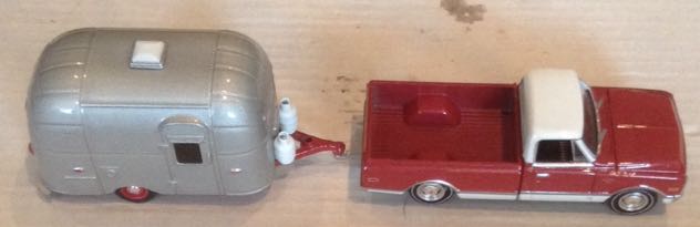Camper Airstream 16’Bambi Gris - Greenlight toy car collectible - Main Image 2
