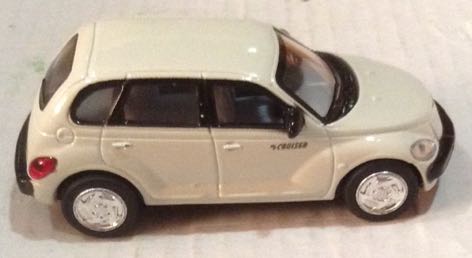 PT Cruiser Blanco - Kinsmart toy car collectible - Main Image 2