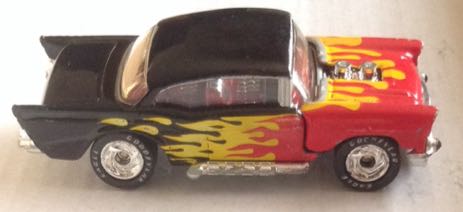Chevy ’57 Rojo Con Flamas Y Toldo Negro - Machtbox Superfast toy car collectible - Main Image 2