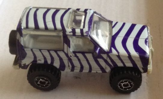 Ford Bronco II Tipo Cebra Blanco y Morado - Machtbox toy car collectible - Main Image 2