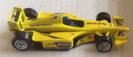 Formula 1 Buzzin Hornets Amarillo - Hot Wheels toy car collectible - Main Image 2