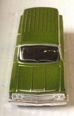 Chevrolet Biscayne Wagon Verde - Maisto toy car collectible - Main Image 2