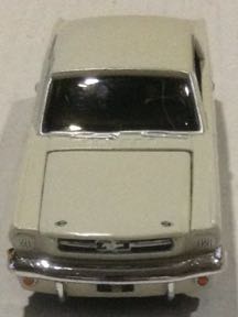 Ford Mustang Blanco Aperlado - Maisto toy car collectible - Main Image 2