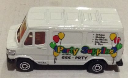 Van Party Supplies Blanco - Tonka Maisto toy car collectible - Main Image 1