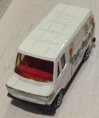 Van Party Supplies Blanco - Tonka Maisto toy car collectible - Main Image 2