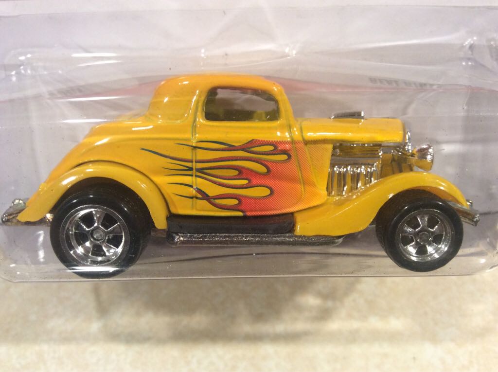 3 Window 34 Larrys Garage - Larry’s Garage toy car collectible - Main Image 2