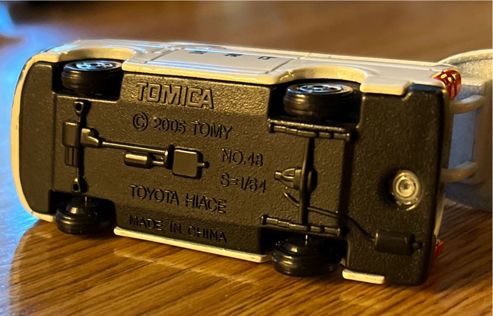 Toyota Hiace Multi Purpose Car 48.2 - CHINA - Classic Tomica toy car collectible - Main Image 3