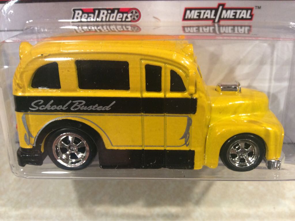 School Busted Larrys Garage - Larrys, Waynes, And Phils Garage toy car collectible - Main Image 2