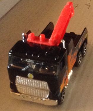 Grua Negra Con Flamas - Hot Wheels toy car collectible - Main Image 2
