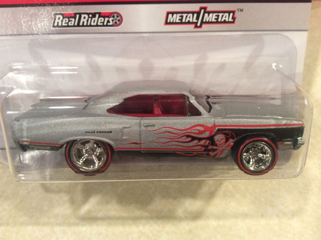 70 Plymouth Road Runner Waynes Garage - Larrys, Waynes, And Phils Garage toy car collectible - Main Image 2