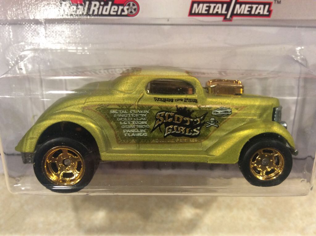 Hot Wheels Waynes Garage - Larrys, Waynes, And Phils Garage toy car collectible - Main Image 2