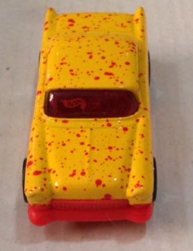 Chevy ’57 Amarillo Con Manchas Rojas - Hot Wheels toy car collectible - Main Image 2