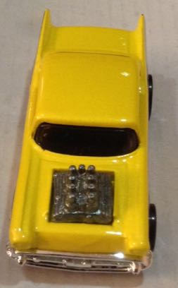 Chevy ’57 Amarillo Con Motor Expuesto - Hot Wheels toy car collectible - Main Image 2