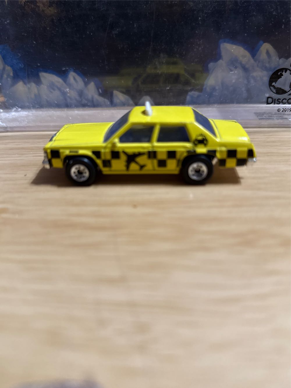 Ford LTD  Taxi Aeropuerto Amarillo - Machtbox toy car collectible - Main Image 3