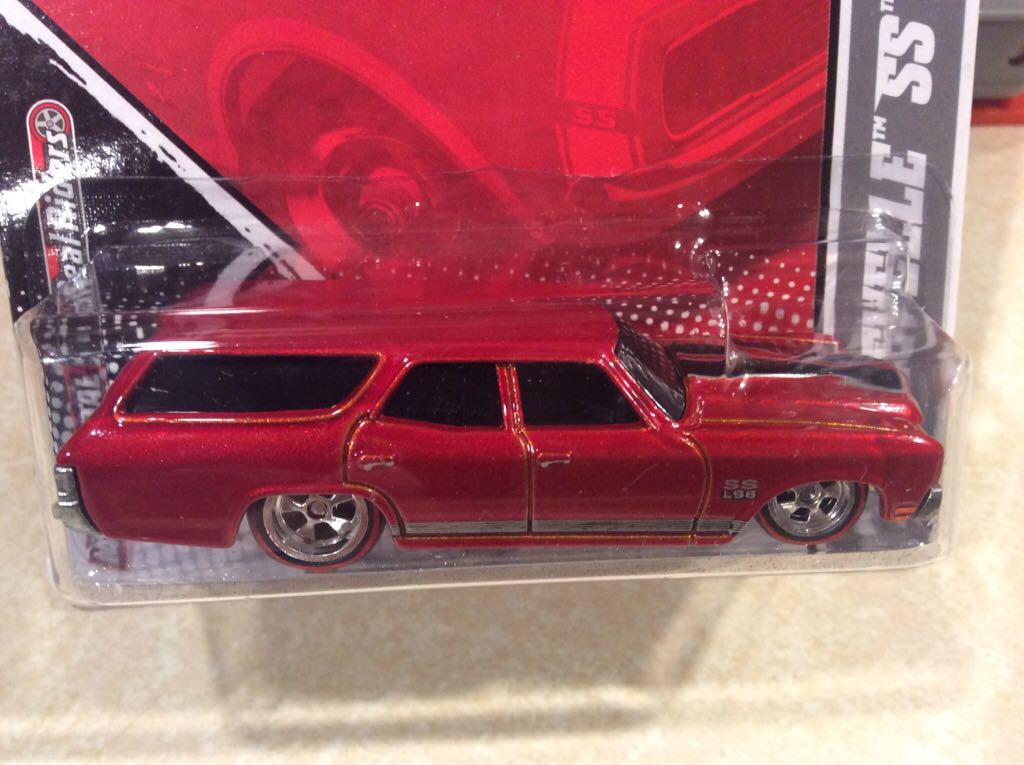 70 Chevelle SS Wagon Garage Series - Hot Wheels Garage toy car collectible - Main Image 2