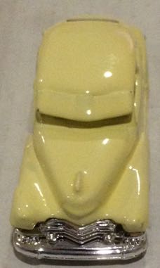 Chevy Fleetline Crema - Hot Wheels toy car collectible - Main Image 2