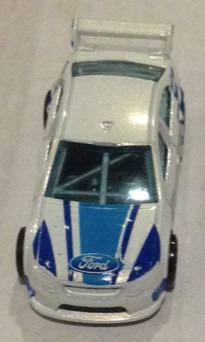 Ford Falcon Race Car Blanco - Hot Wheels toy car collectible - Main Image 2
