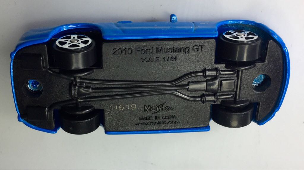 2010 Ford Mustang GT - Adventure Force 5 Pack toy car collectible - Main Image 2