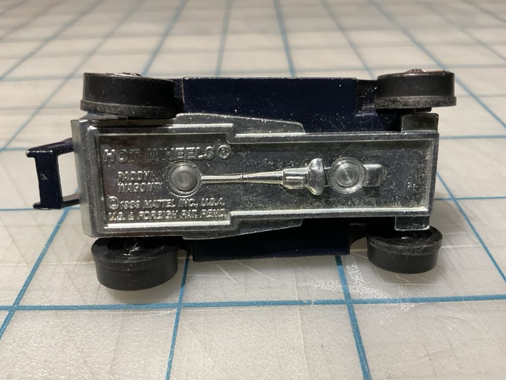Paddy Wagon - 0026 - Loose - Vintage - Redline - 1970 Hot Wheels toy car collectible - Main Image 3