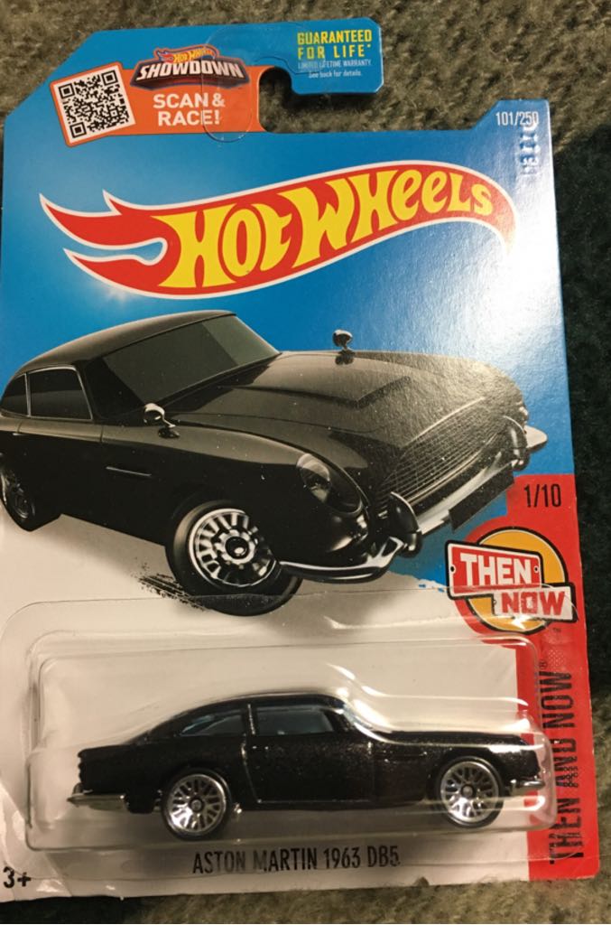 Motocicleta Alargada Dorada Con Flamas Negras