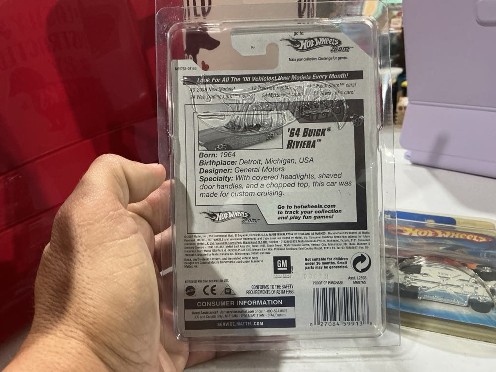 STH - ’64 Buick Riviera - 2008 Super Treasure Hunt Series toy car collectible - Main Image 2