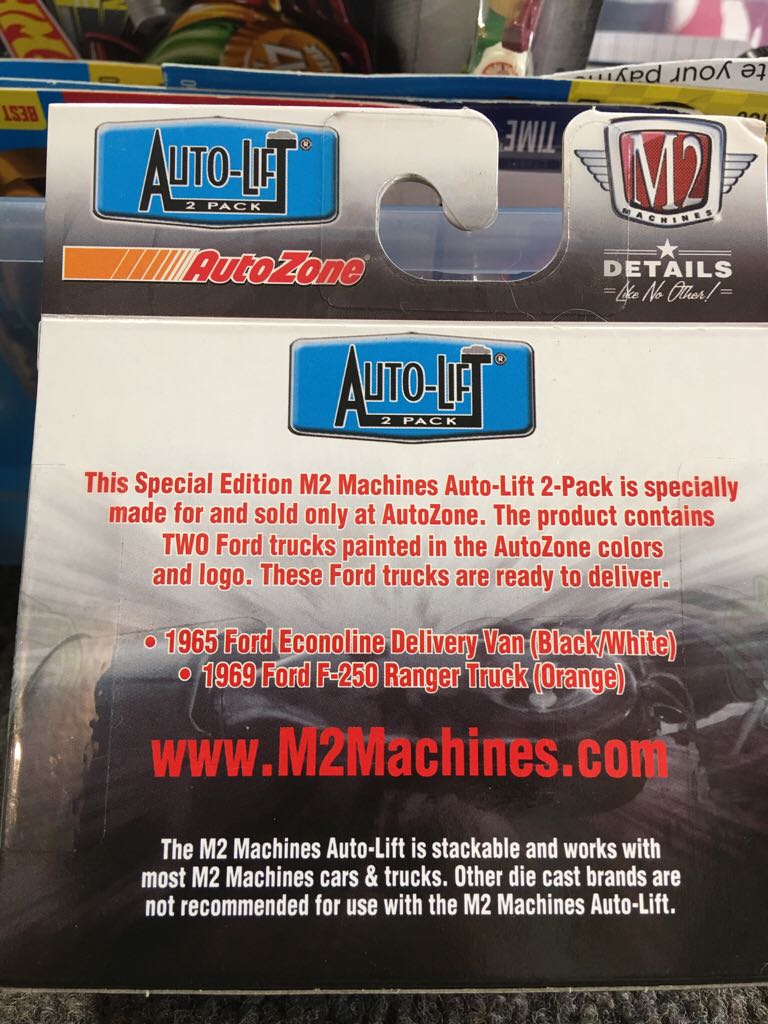 Autozone - 2015 M2 - Auto-Lift 2 Pack toy car collectible - Main Image 2