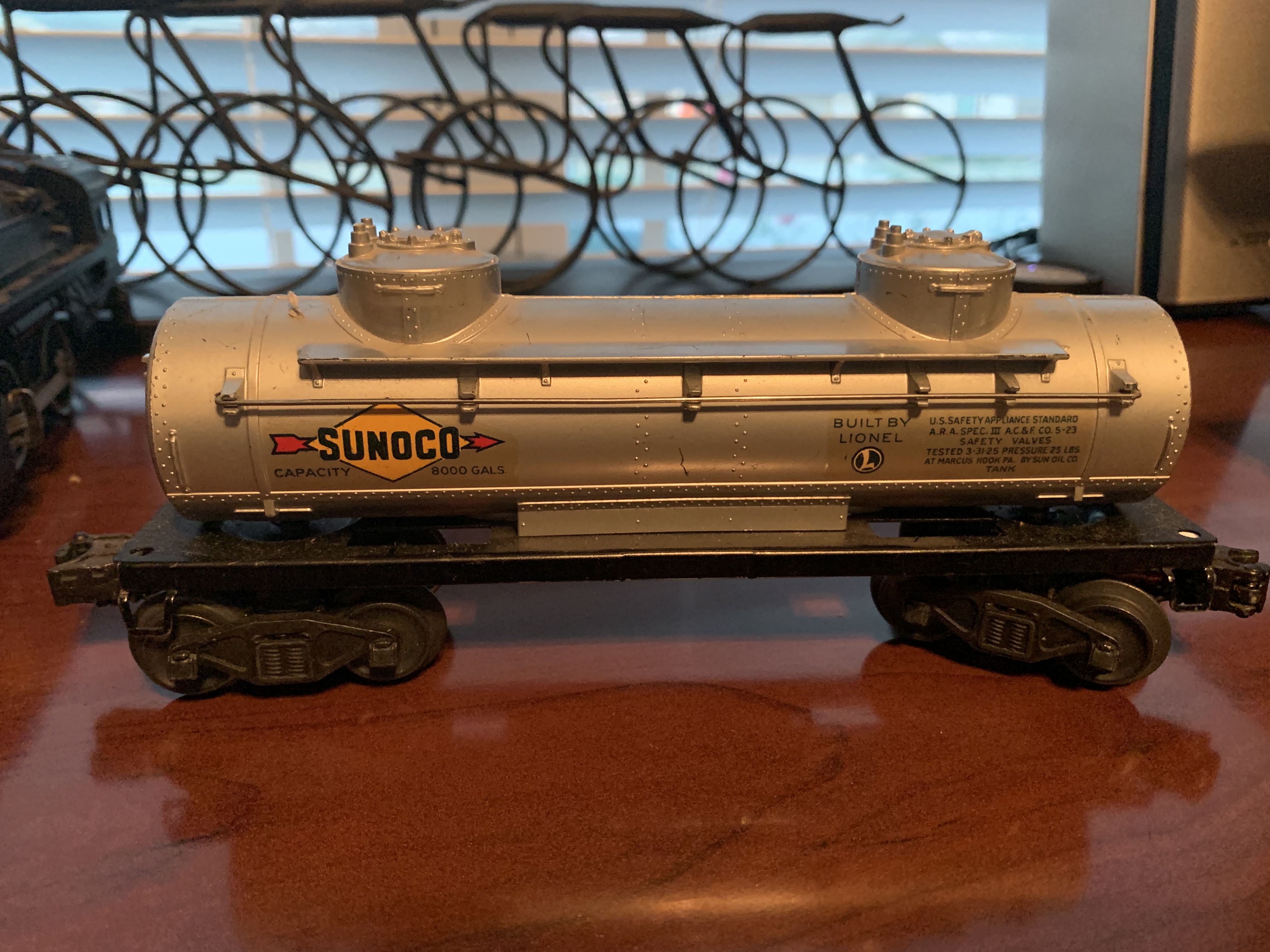 Lionel 2465 Tank Car Sunoco - Lionel model trains collectible - Main Image 1