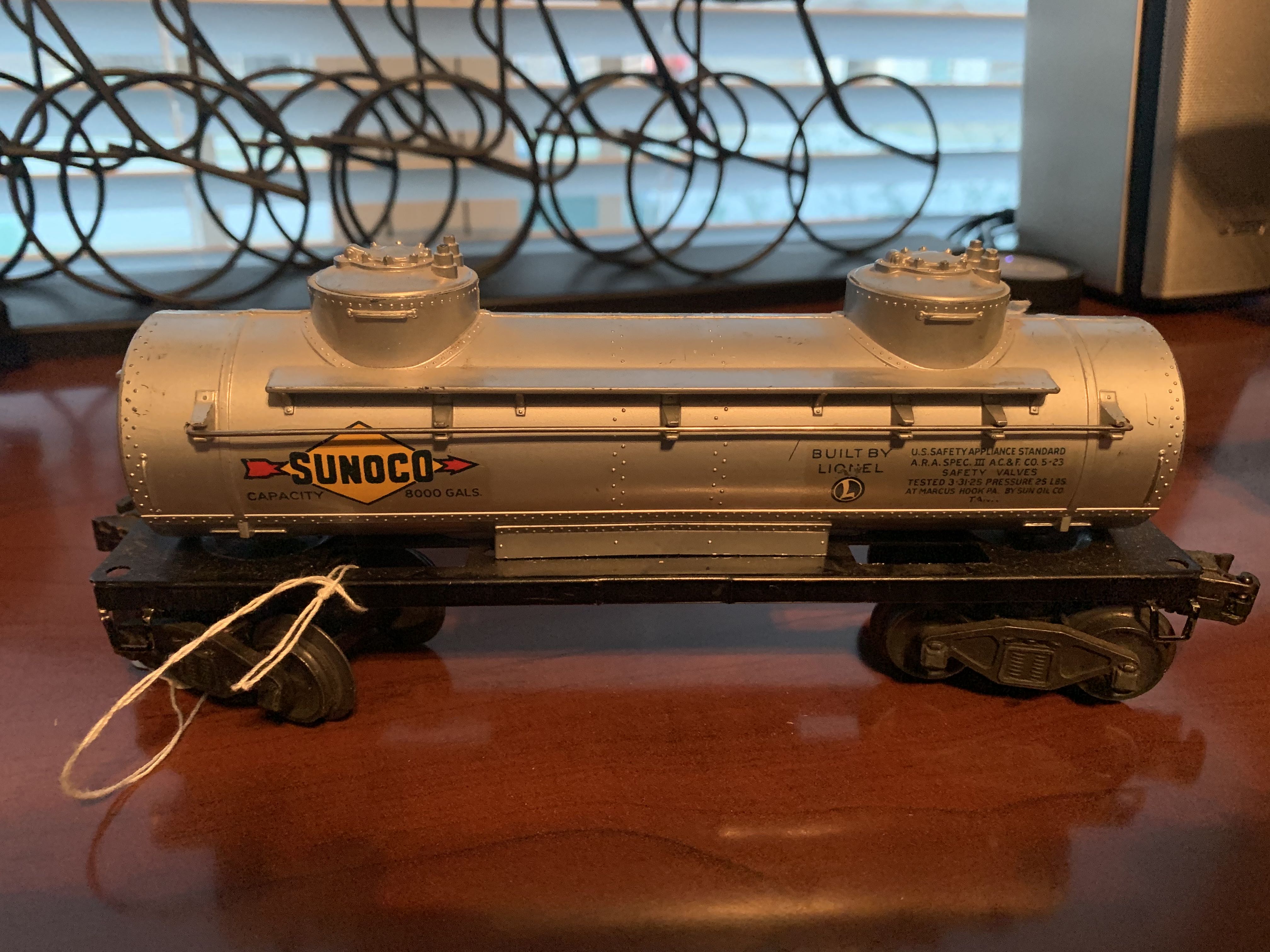 Lionel 2465 Tank Car Sunoco - Lionel model trains collectible - Main Image 2