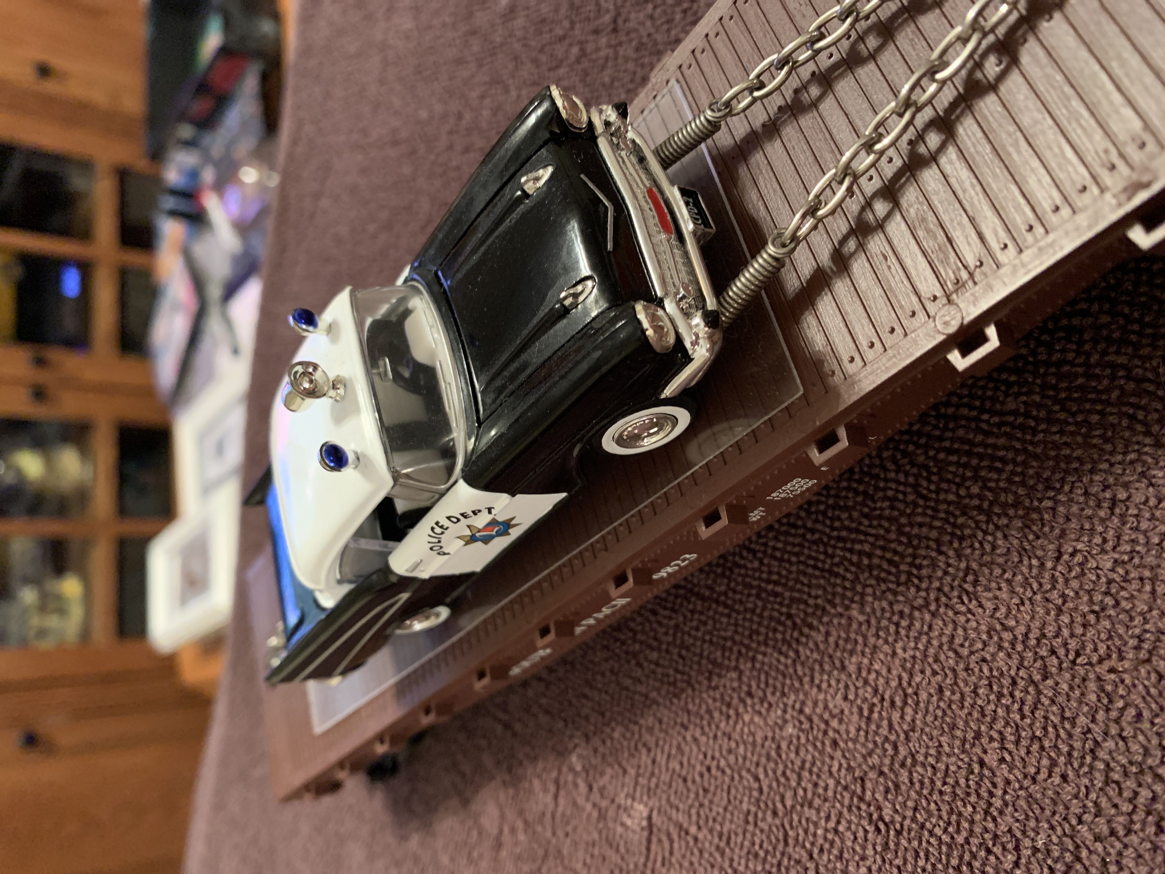 Southern Pacific Flatcar W/police Car - Lionel model trains collectible [Barcode 023922269065] - Main Image 4