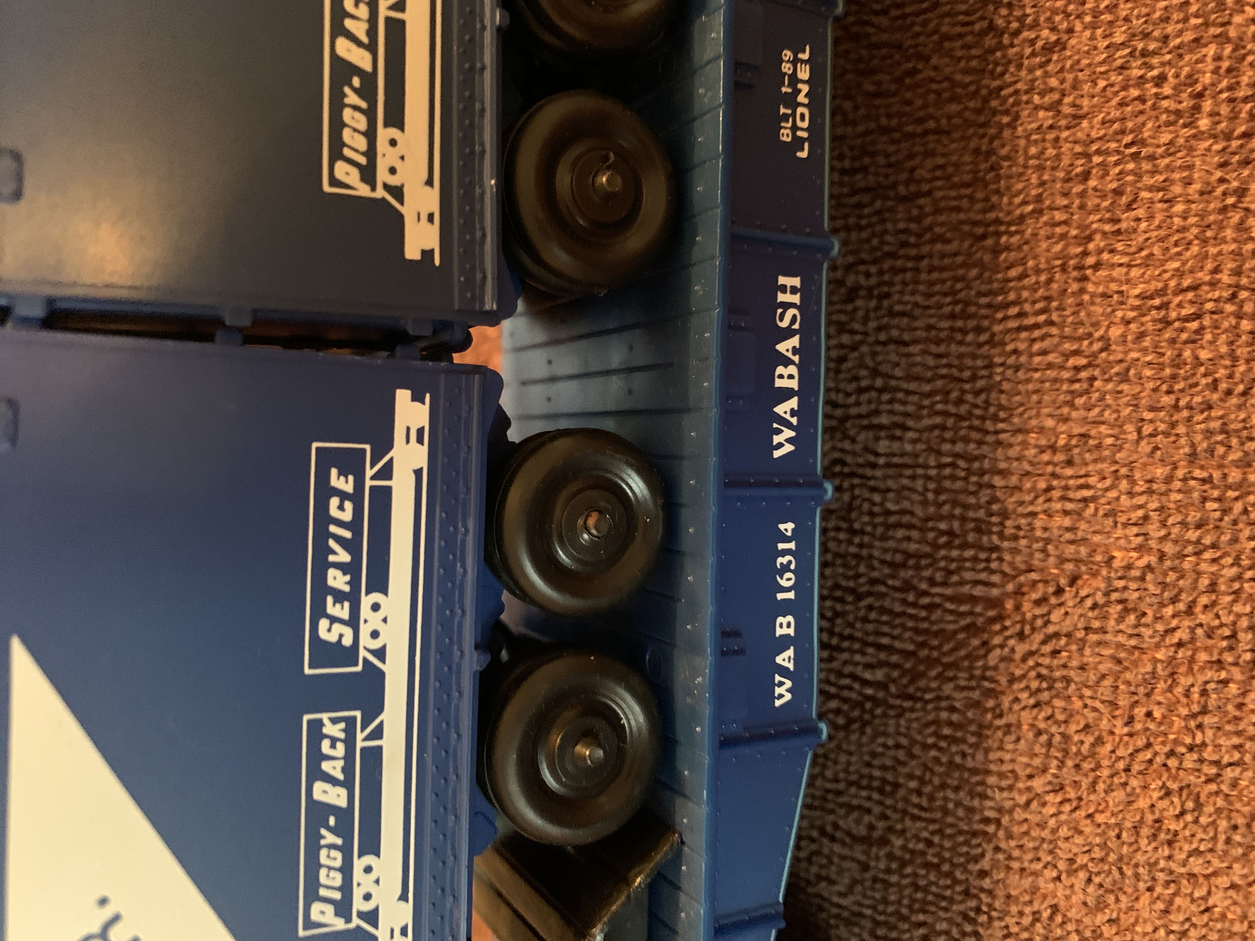 1989 Wabash Flat Car With Trailers - Lionel model trains collectible [Barcode 023922163141] - Main Image 4