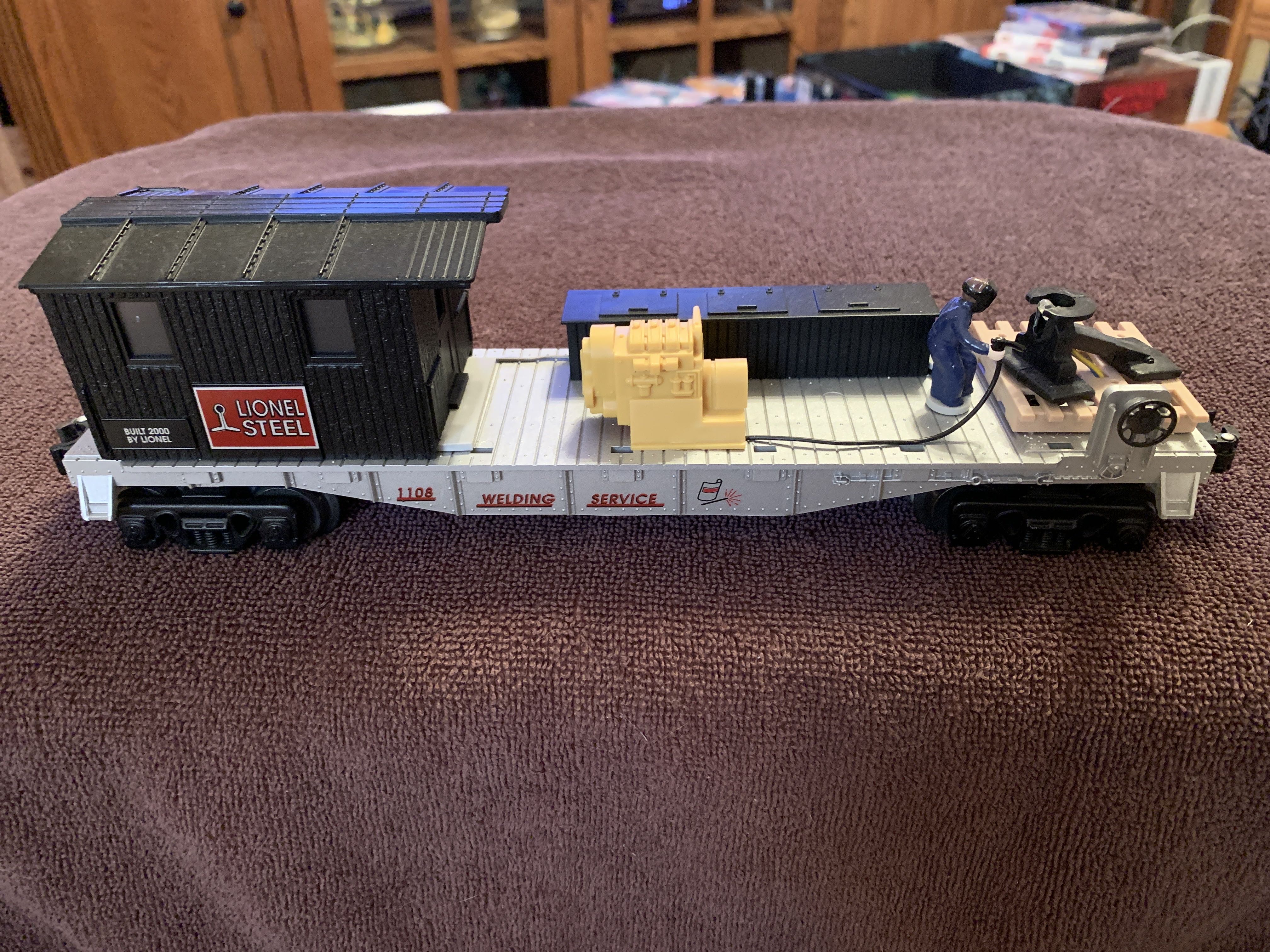 Operating Welding Flatcar - Lionel model trains collectible [Barcode 023922267078] - Main Image 3