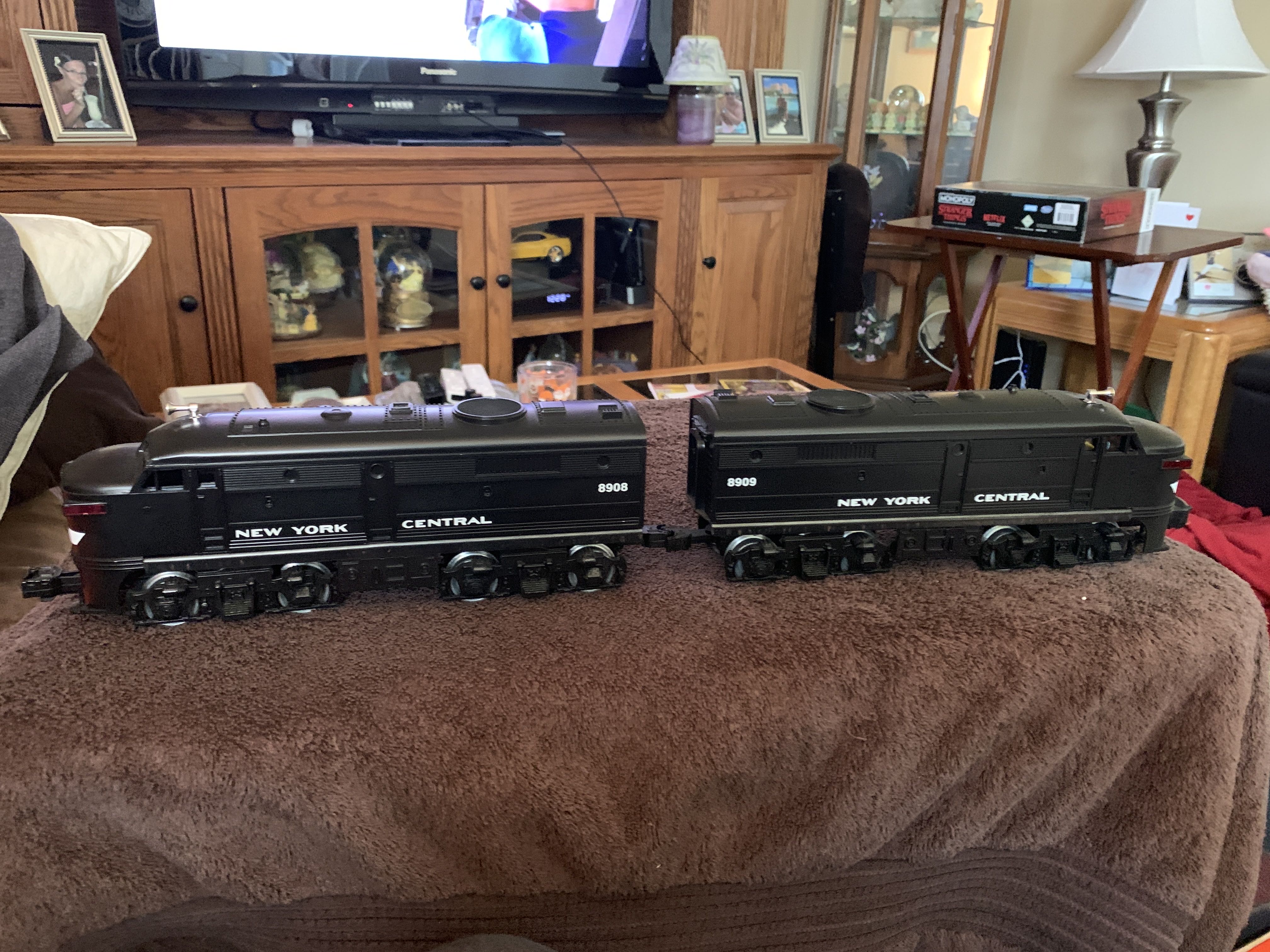 NYC Double “A” Alco Diesel Engines - Lionel model trains collectible [Barcode 023922189080] - Main Image 2