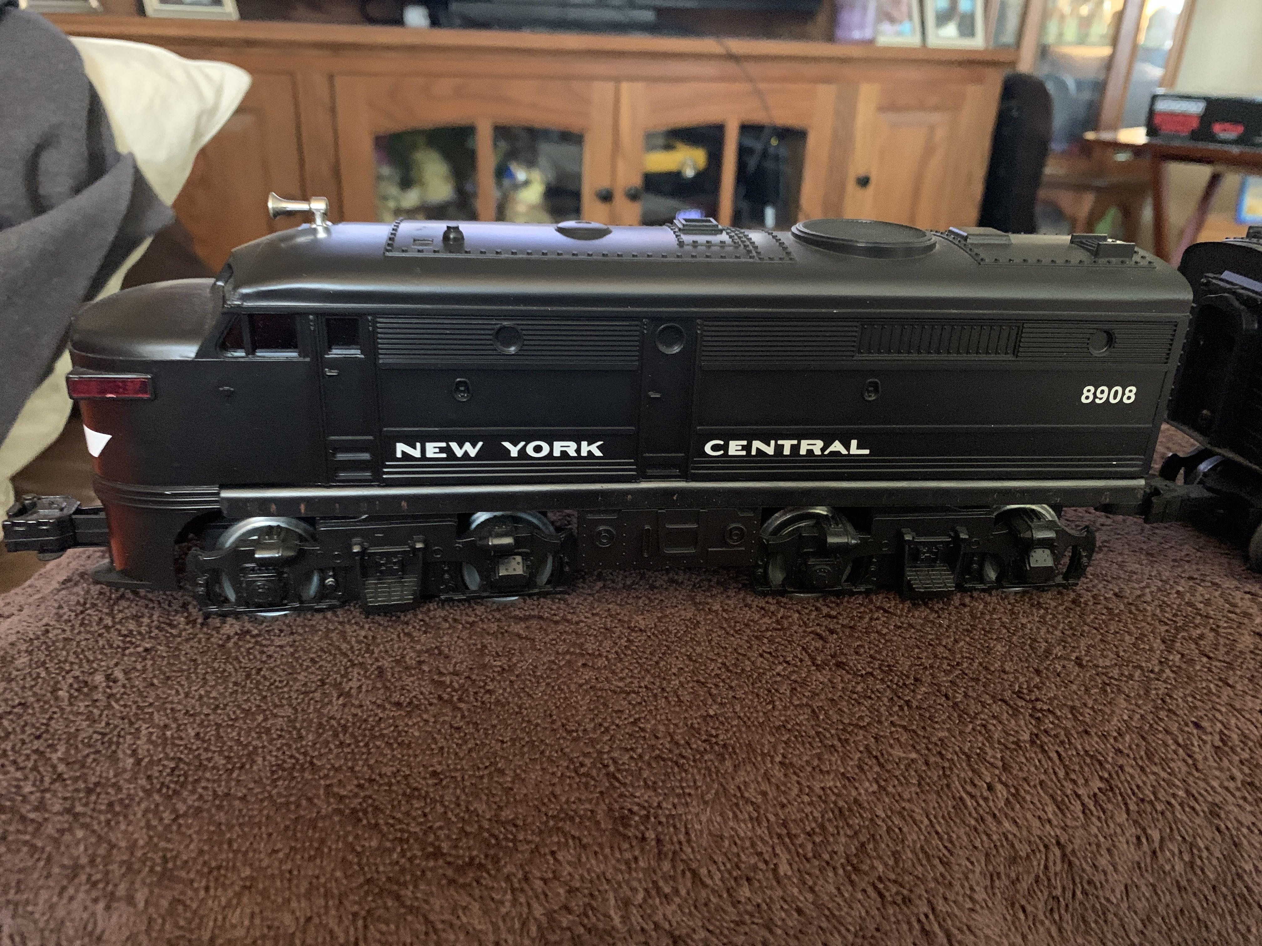 NYC Double “A” Alco Diesel Engines - Lionel model trains collectible [Barcode 023922189080] - Main Image 3