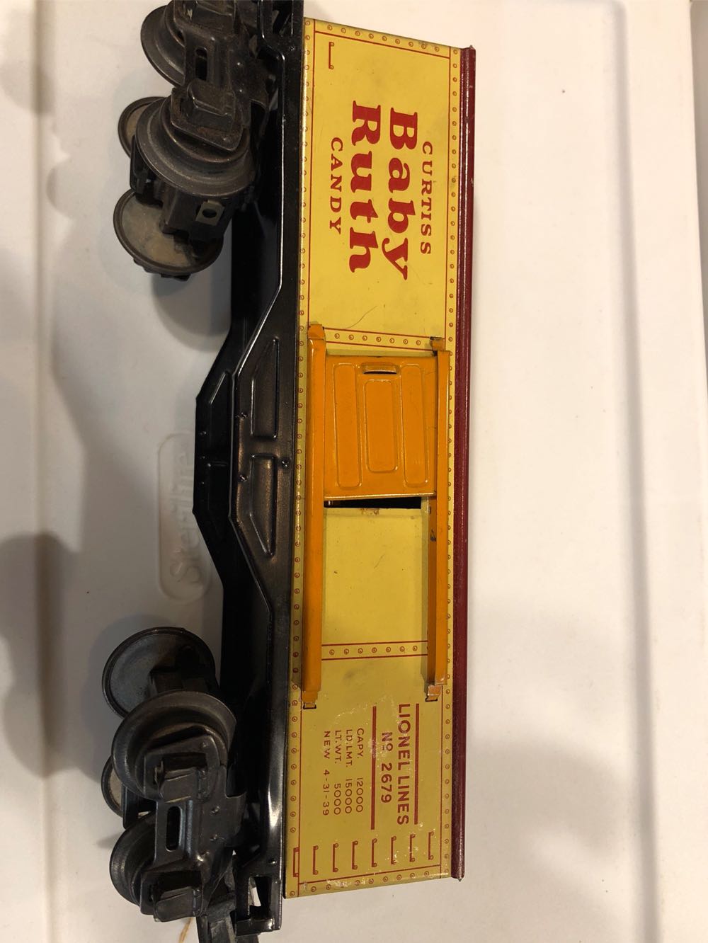 Lionel Tin Baby Ruth Boxcars - Lionel model trains collectible - Main Image 2